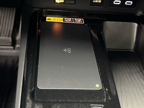 Used 2025 Toyota Camry XLE image 26