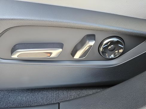 New 2025 Acura RDX SH-AWD image 11