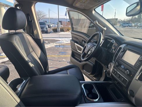 Used 2019 Nissan Titan SL w/ Chrome Package AWD/4WD image 28