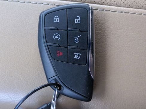 Used 2024 Chevrolet Suburban Premier RWD image 36