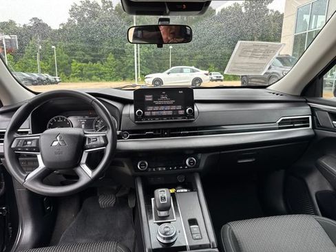 Used 2023 Mitsubishi Outlander ES AWD/4WD image 13