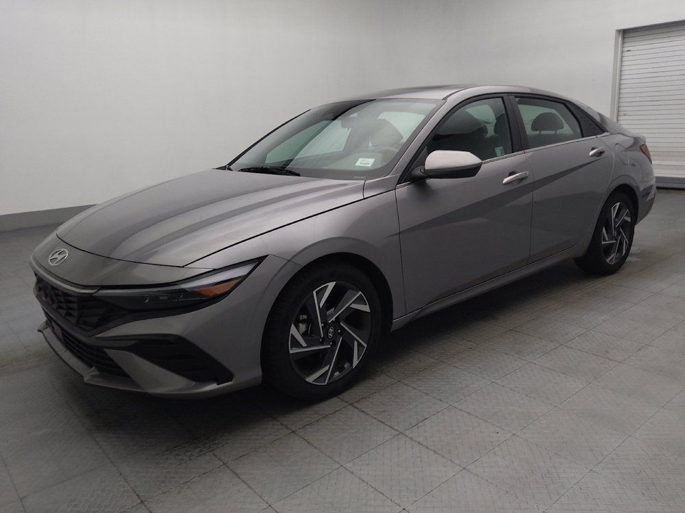 Used 2025 Hyundai Elantra SEL FWD image 2