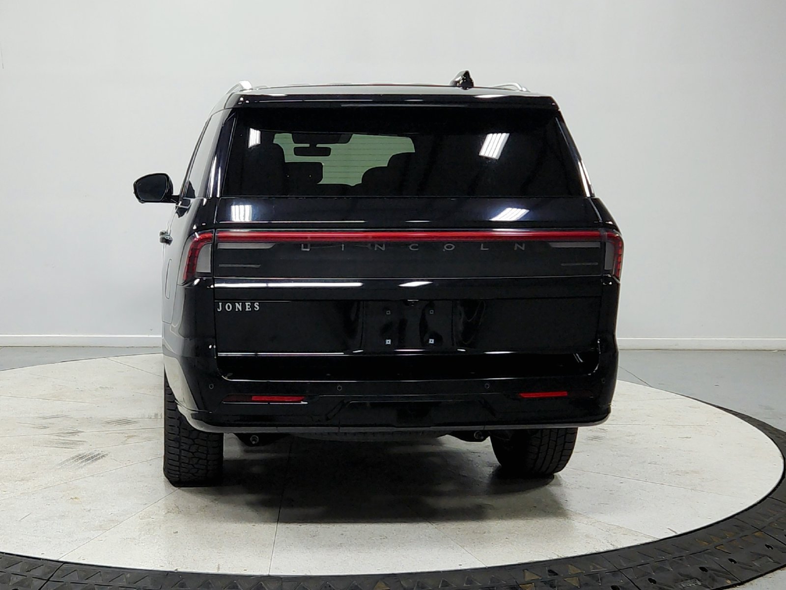 Used 2025 Lincoln Navigator Reserve AWD/4WD image 7