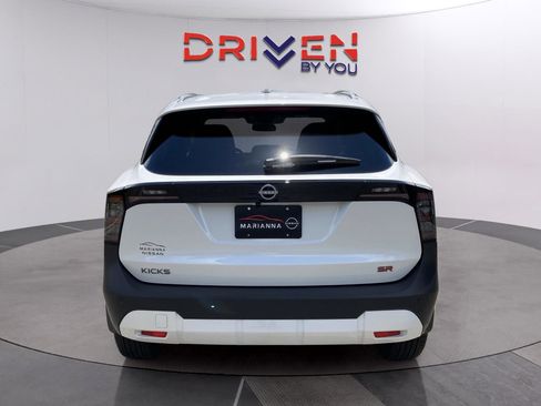 New 2025 Nissan Kicks SR image 4