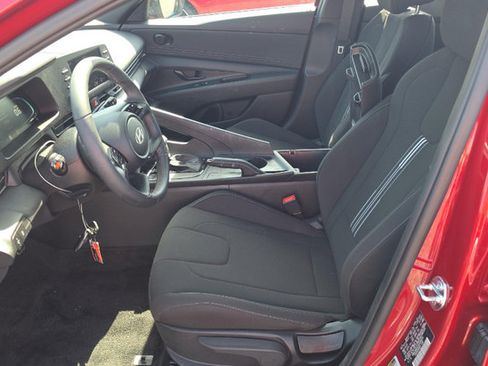 Used 2025 Hyundai Elantra Sport FWD image 7