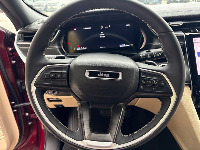 Used 2023 Jeep Grand Cherokee Limited AWD/4WD image 19