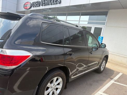 Used 2012 Toyota Highlander FWD w/ Tech Pkg image 6