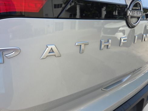 Used 2025 Nissan Pathfinder SV FWD image 31