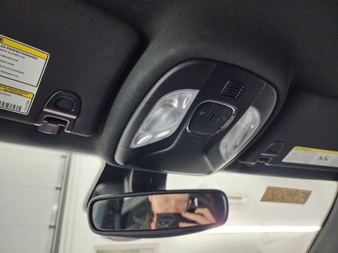 Used 2024 Jeep Compass Latitude image 11