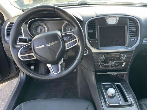Used 2018 Chrysler 300 Touring w/ Driver Convenience Group image 19