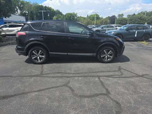 Used 2018 Toyota RAV4 XLE AWD/4WD image 9