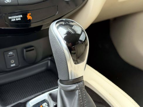 Used 2017 Nissan Rogue SL AWD/4WD image 31