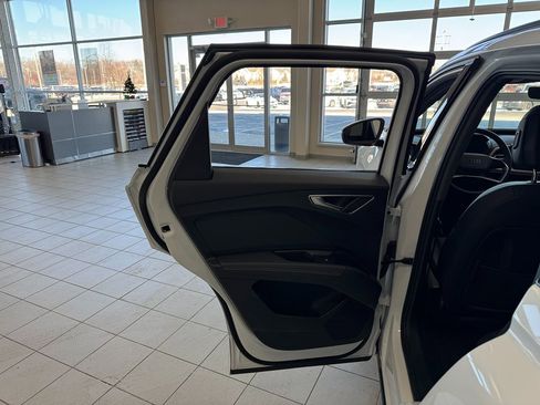 Used 2024 Audi Q4 e-tron Premium Plus w/ Premium Plus image 43