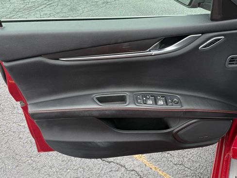 Used 2018 Maserati Ghibli S GranSport RWD image 23