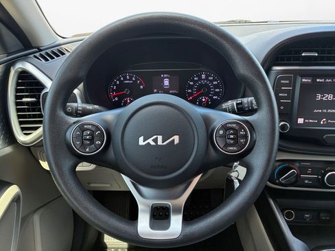 Used 2022 Kia Soul LX FWD image 21