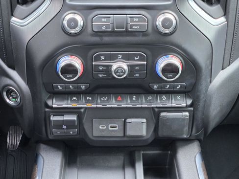 Used 2022 GMC Sierra 1500 Denali w/ Denali Premium Package AWD/4WD image 16