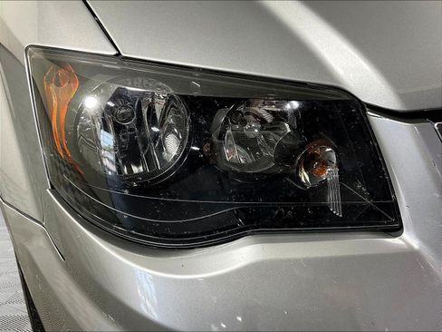 Used 2014 Chrysler Town & Country S FWD image 32