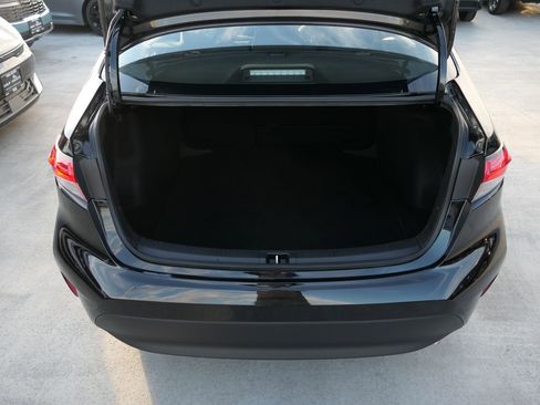 Used 2025 Toyota Corolla LE image 21