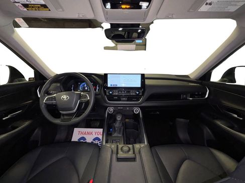 Used 2025 Toyota Grand Highlander AWD image 21