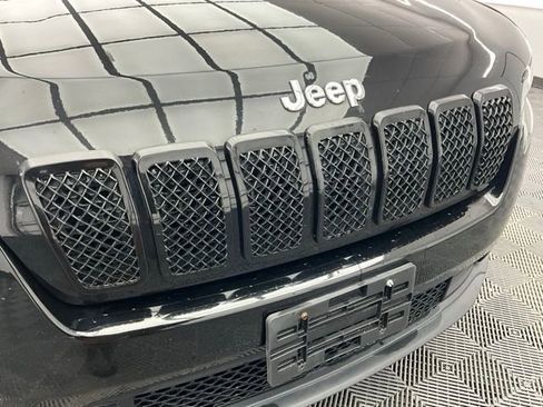 Used 2019 Jeep Cherokee Latitude w/ Popular Appearance Group FWD image 28