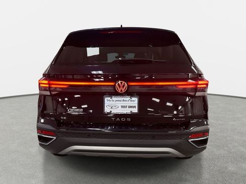New 2026 Volkswagen Taos SE image 6