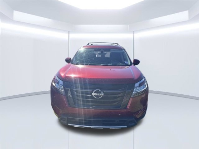 Used 2024 Nissan Pathfinder Platinum FWD image 2