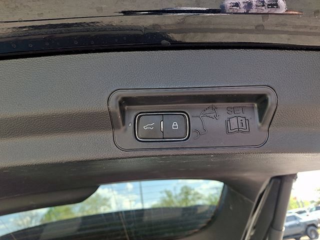 Used 2023 Ford Explorer Limited AWD/4WD image 31