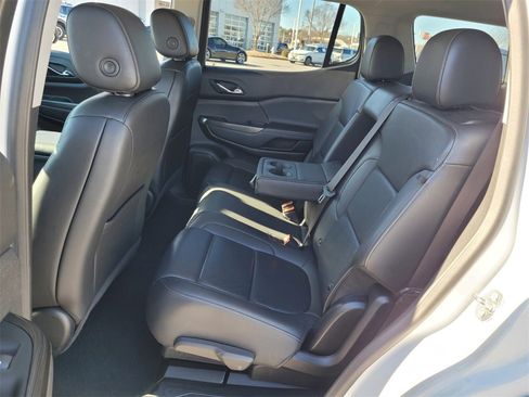 Used 2023 GMC Acadia SLT image 6