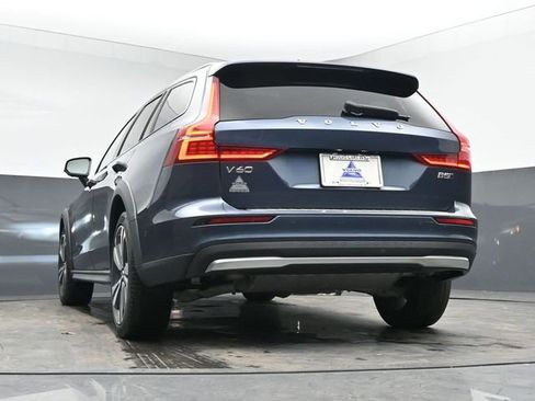 Used 2023 Volvo V60 B5 Cross Country Plus image 15