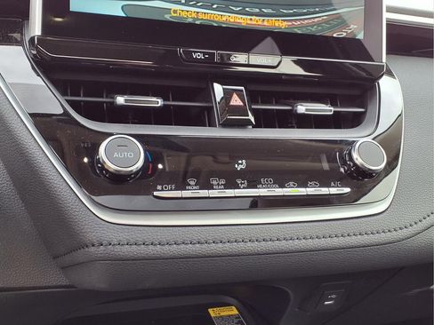 Certified 2025 Toyota Corolla XLE image 18