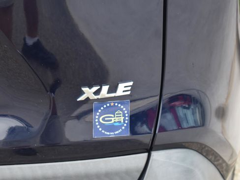 Used 2020 Toyota RAV4 XLE Premium FWD image 10