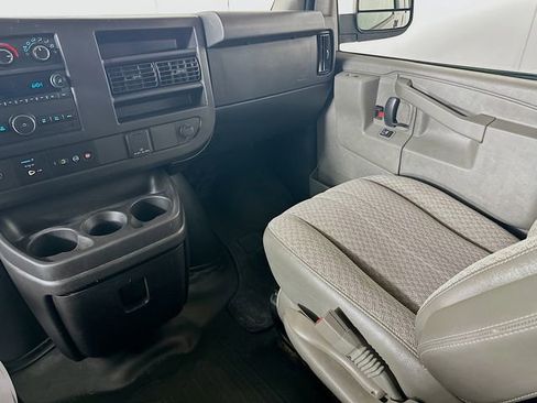 Used 2017 Chevrolet Express 2500 LT w/ LT Preferred Equipment Group image 21