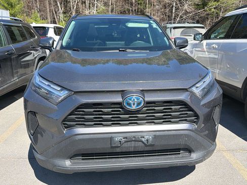 Used 2022 Toyota RAV4 XLE w/ Convenience Package image 2