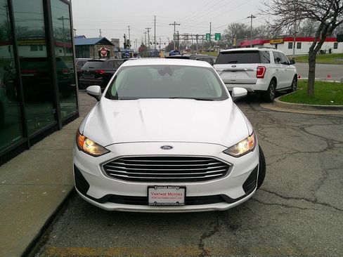 Used 2019 Ford Fusion SE image 2
