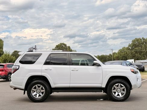 Used 2016 Toyota 4Runner Trail AWD/4WD image 9