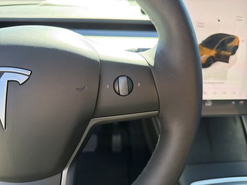 Used 2023 Tesla Model Y AWD image 33