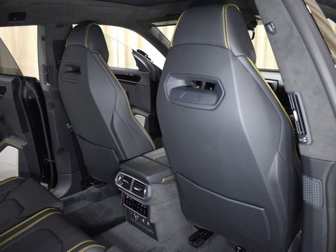 Used 2025 Lamborghini Urus SE image 19