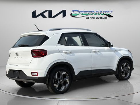 Used 2025 Hyundai Venue SEL FWD image 6
