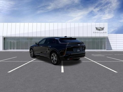 Certified 2024 Cadillac Lyriq Luxury AWD/4WD image 4