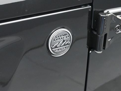 New 2025 Jeep Gladiator Sport image 21