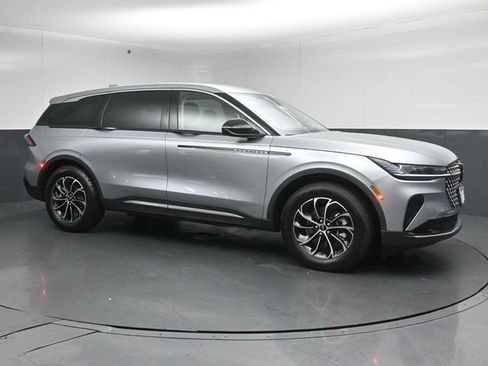Certified 2025 Lincoln Nautilus Premier AWD/4WD image 5
