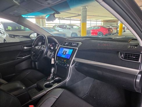 Used 2016 Toyota Camry SE FWD image 18