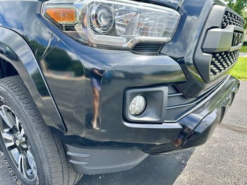 Used 2017 Toyota Tacoma TRD Sport w/ Tow Package AWD/4WD image 13