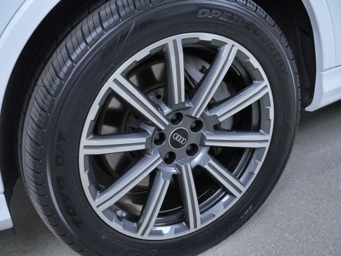 Used 2023 Audi Q7 2.0T Premium Plus w/ Premium Plus Package AWD/4WD image 13