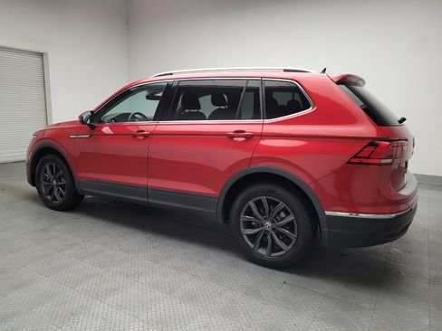 Used 2022 Volkswagen Tiguan SE w/ Panoramic Sunroof Package FWD image 3