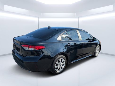 Used 2024 Toyota Corolla LE image 3