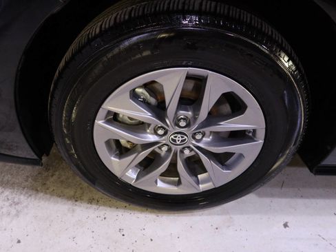 Used 2024 Toyota Sienna XLE image 10