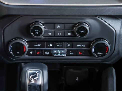 New 2025 Ford Bronco Outer Banks w/ Sasquatch Package image 14