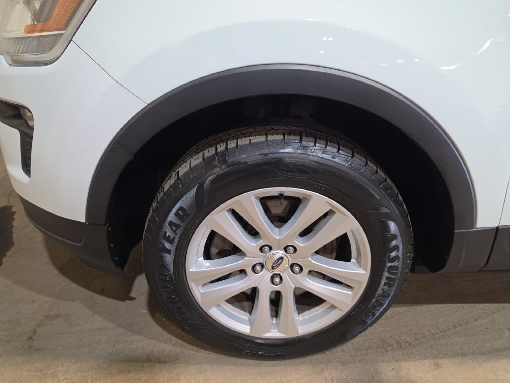 Used 2019 Ford Explorer XLT AWD/4WD image 18