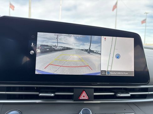 Used 2025 Hyundai Elantra SEL image 18